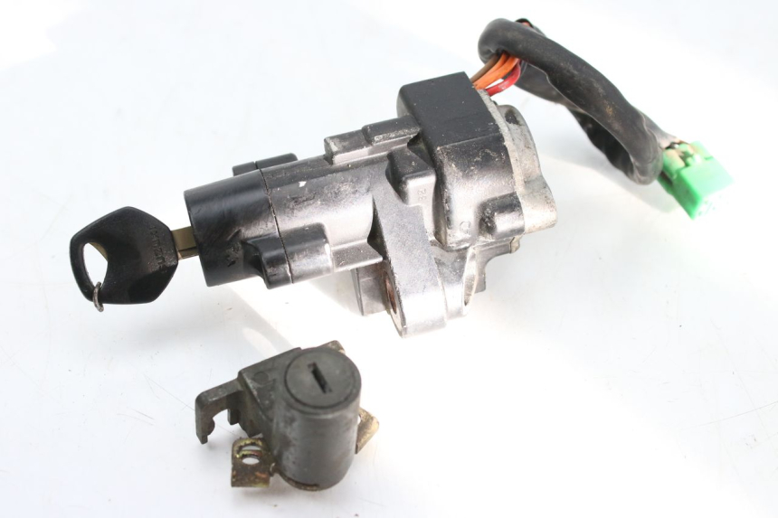 photo de LOCK KEY NEIMAN KIT SUZUKI TLS TL S 1000 (1997 - 2001) - Fixing points details