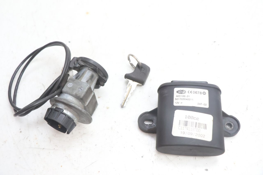 photo de LOCK SET KEY PEUGEOT VIVACITY 100 (1999 - 2008) - Main view