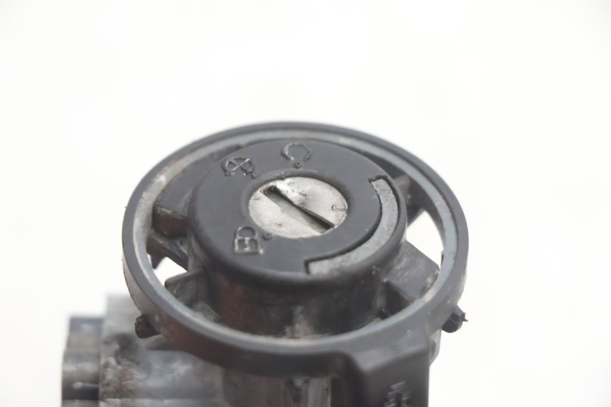 photo de LOCK SET KEY PEUGEOT VIVACITY 100 (1999 - 2008) - Alternative perspective