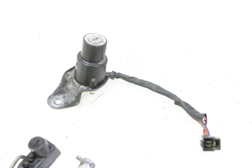 photo de LOCK SET KEY YAMAHA XV VIRAGO 535 (1988 - 2004) - Fixing points details