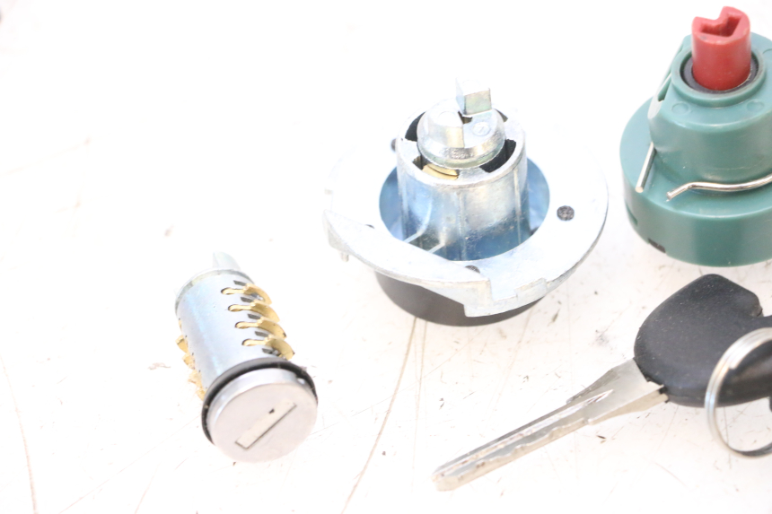 photo de LOCK KEY NEIMAN KIT PIAGGIO ZIP 4T 50 (2018 - 2020) - Technical close-up