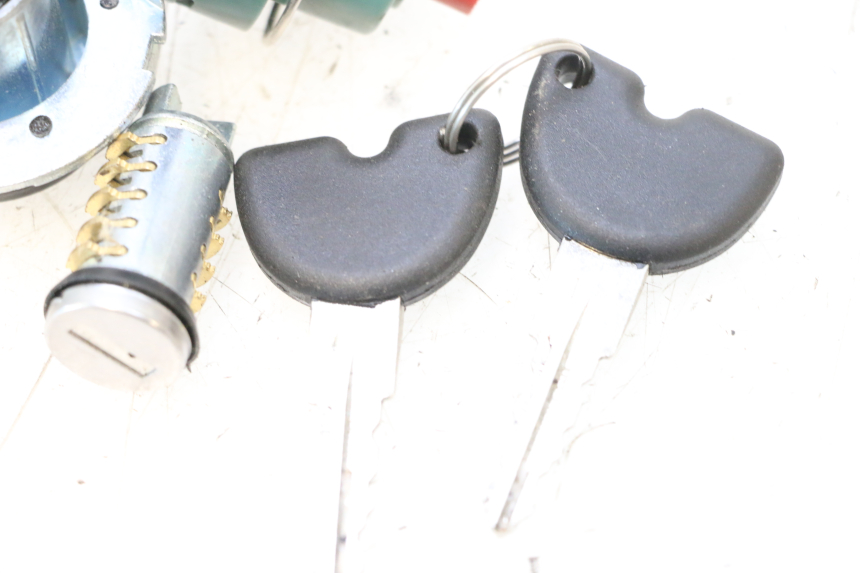 photo de LOCK KEY NEIMAN KIT PIAGGIO ZIP 4T 50 (2018 - 2020) - Surface and material condition