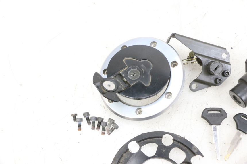 photo de LOCK SET KEY KAWASAKI ZR 7 750 (1999 - 2004) - Alternative perspective