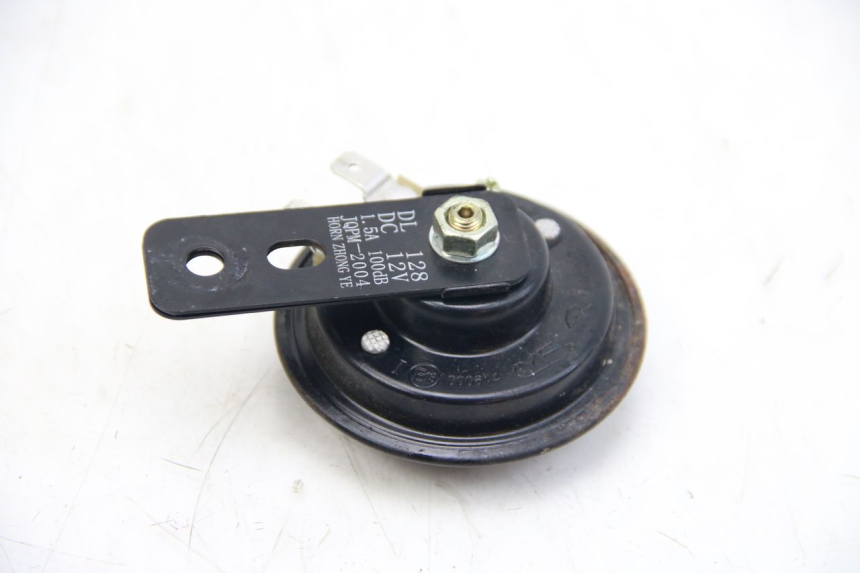 photo de HORN PEUGEOT KISBEE 2T 50 (2018 - 2022) - Alternative perspective