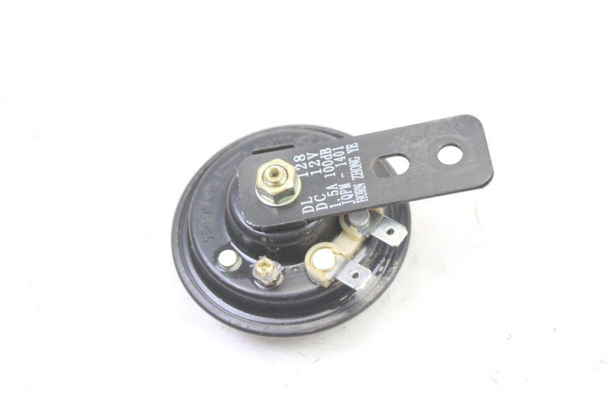 photo de HORN PEUGEOT KISBEE 2T 50 (2010 - 2017) - Zoom on usage condition