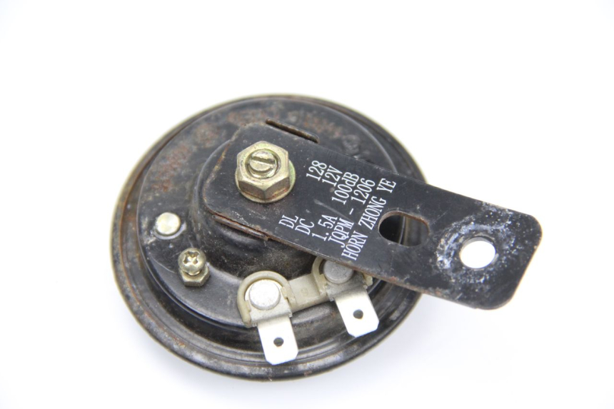 photo de HORN PEUGEOT KISBEE 4T 50 (2010 - 2017) - Zoom on usage condition