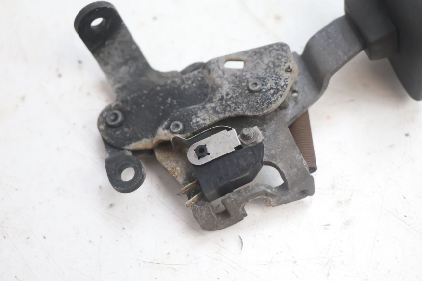 photo de PARKING BRAKE LEVER SUZUKI BURGMAN EXECUTIVE ABS 650 (2006 - 2012) - Zoom on usage condition