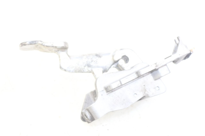 photo de PARKING BRAKE LEVER GILERA GP 800 (2007 - 2013) - Zoom on usage condition