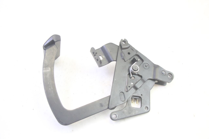 photo de PARKING BRAKE LEVER YAMAHA TRICITY 300 (2020 - 2024) - Fixing points details