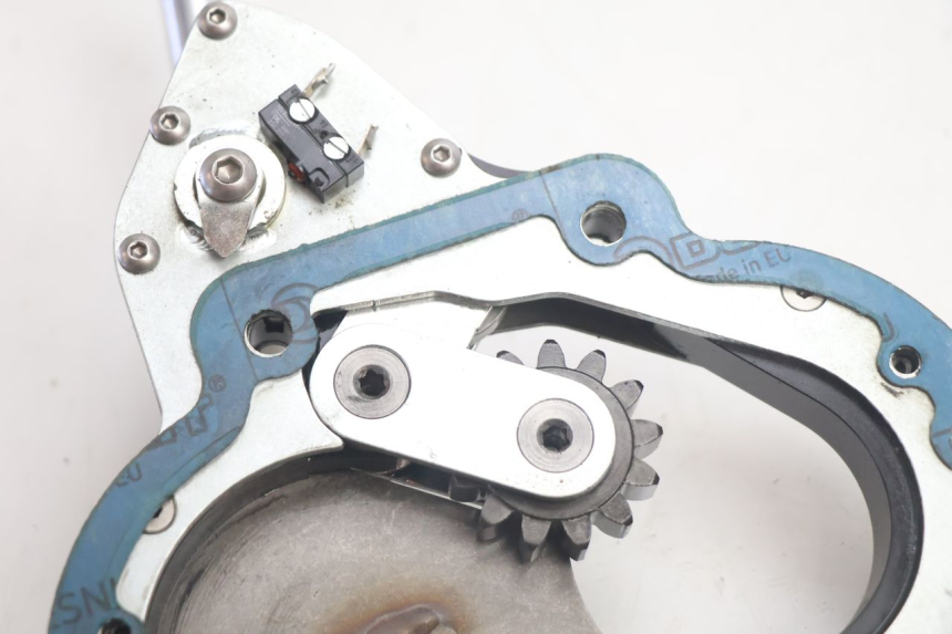 photo de REVERSE GEAR LEVER HARLEY DAVIDSON ROAD GLIDE FLTRXSE 1920 (2018 - 2022) - Fixing points details
