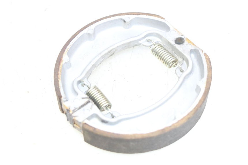 photo de BRAKE SHOE KYMCO AGILITY 16+ 4T 50 (2018 - 2023) - Zoom on usage condition