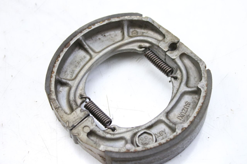 photo de BRAKE SHOE SUZUKI CP 80 (1985 - 1996) - Technical close-up