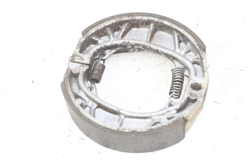 photo de BRAKE SHOES PEUGEOT KISBEE 2T 50 (2018 - 2022) - Alternative perspective
