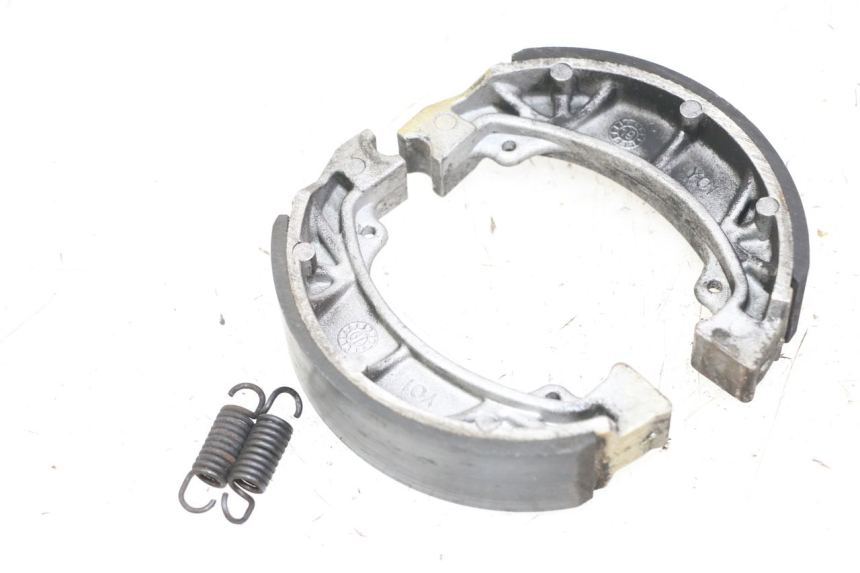 photo de BRAKE SHOE PEUGEOT KISBEE 4T 50 (2018 - 2022) - Alternative perspective