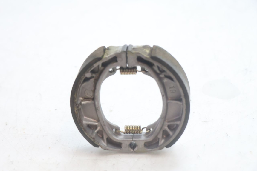 photo de BRAKE SHOE PEUGEOT KISBEE 4T 50 (2010 - 2017) - Zoom on usage condition