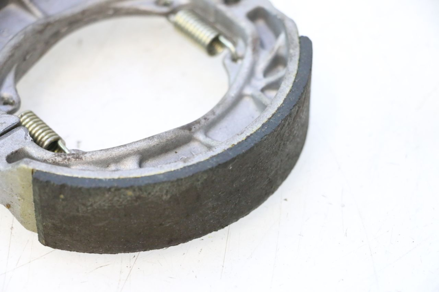 photo de BRAKE SHOE PEUGEOT KISBEE 4T 50 (2018 - 2022) - Technical close-up