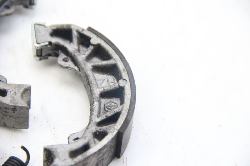 photo de BRAKE SHOE PIAGGIO ZIP 4T 50 (2018 - 2020) - Zoom on usage condition