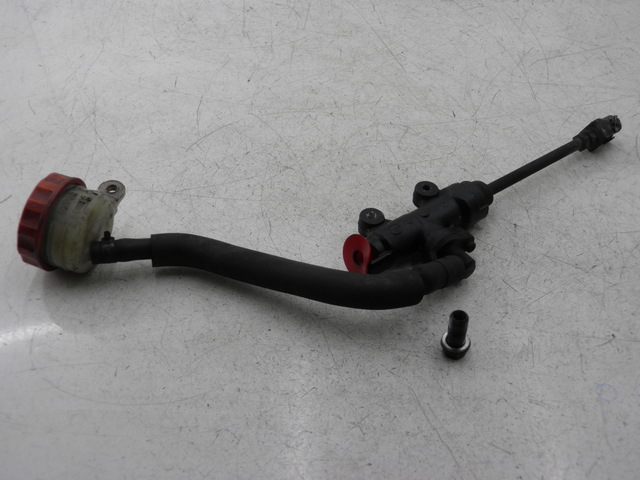 photo de REAR BRAKE MASTER CYLINDER HONDA CB SEVEN FITTY 750 (1992 - 2003) - Main view