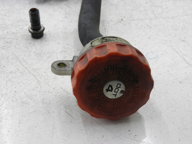 photo de REAR BRAKE MASTER CYLINDER HONDA CB SEVEN FITTY 750 (1992 - 2003) - Zoom on usage condition