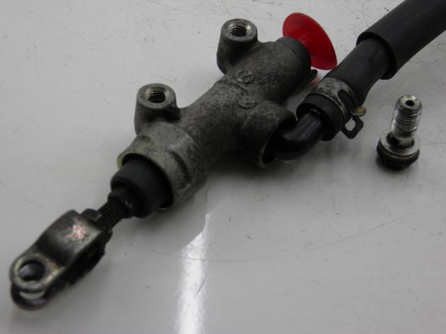 photo de REAR BRAKE MASTER CYLINDER KAWASAKI ZEPHYR 550 (1991 - 1998) - Zoom on usage condition