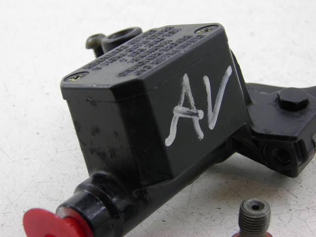 photo de REAR BRAKE MASTER CYLINDER PIAGGIO XEVO - X EVO 125 (2010 - 2015) - Fixing points details