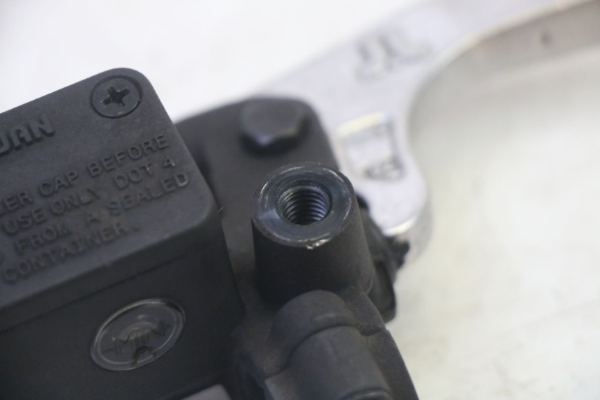 photo de FRONT BRAKE MASTER CYLINDER QUADRO 4 4D 350 (2015 - 2018) - Alternative perspective