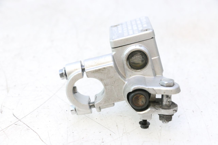 photo de FRONT BRAKE MASTER CYLINDER KYMCO AGILITY 16+ 4T 50 (2018 - 2023) - Alternative perspective
