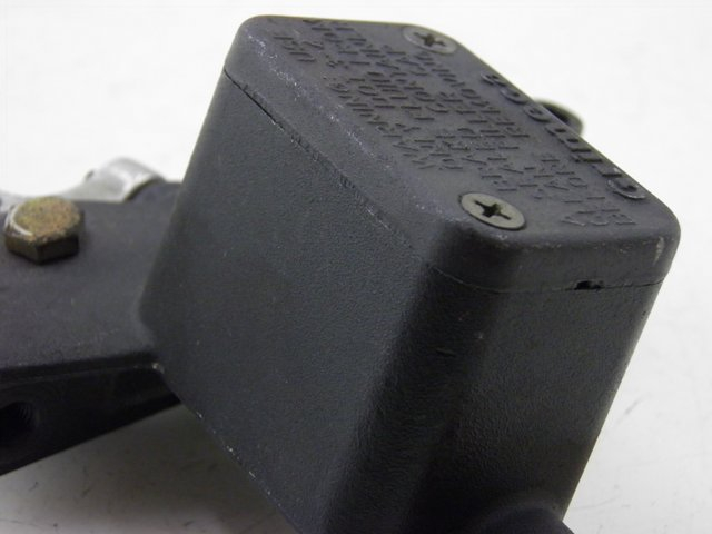 photo de FRONT BRAKE MASTER CYLINDER APRILIA LEONARDO ST 250 (2002 - 2005) - Product overview