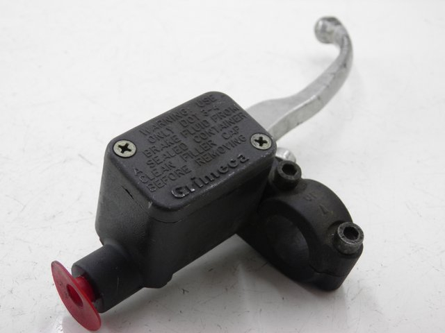 photo de FRONT BRAKE MASTER CYLINDER APRILIA LEONARDO ST 250 (2002 - 2005) - Fixing points details