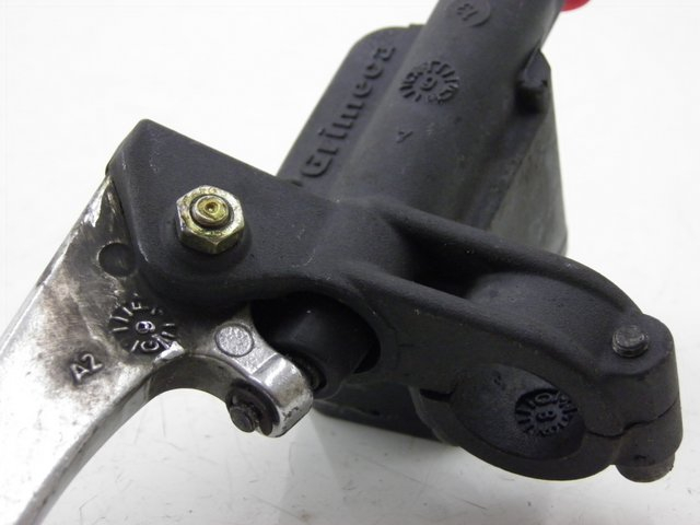 photo de FRONT BRAKE MASTER CYLINDER APRILIA LEONARDO ST 250 (2002 - 2005) - Surface and material condition