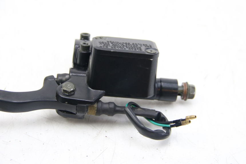 photo de FRONT BRAKE MASTER CYLINDER ECCITY ARTELEC 670 1 (2013 - 2017) - Alternative perspective