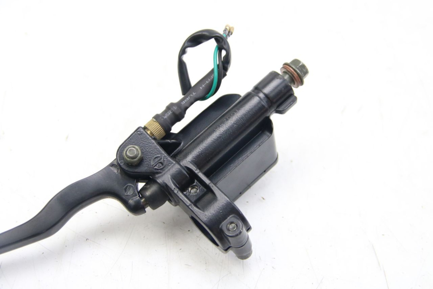 photo de FRONT BRAKE MASTER CYLINDER ECCITY ARTELEC 670 1 (2013 - 2017) - Technical close-up