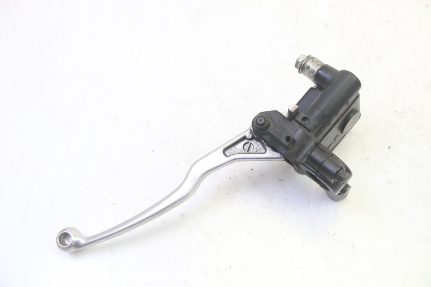 photo de FRONT BRAKE MASTER CYLINDER SUZUKI BURGMAN 125 (2007 - 2014) - Fixing points details