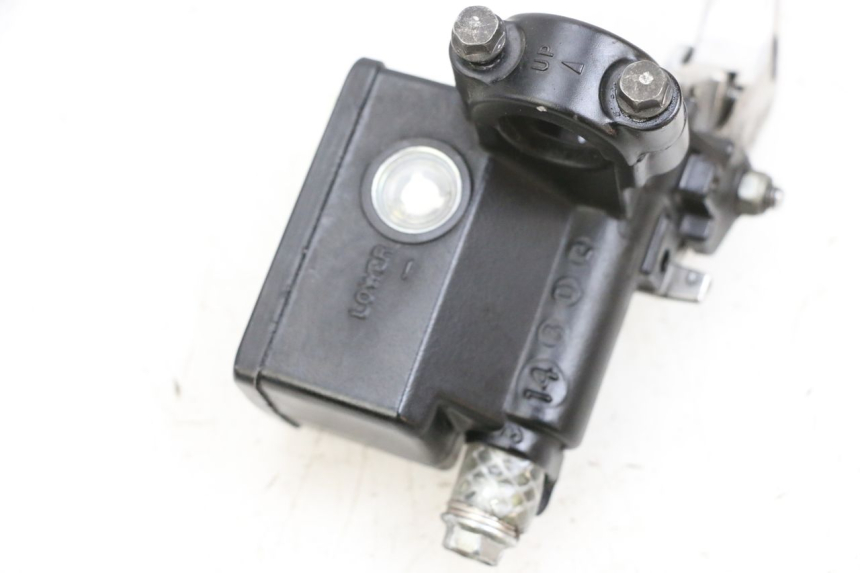 photo de FRONT BRAKE MASTER CYLINDER SUZUKI BURGMAN 650 (2013 - 2020) - Alternative perspective