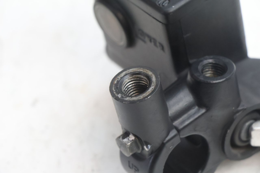photo de FRONT BRAKE MASTER CYLINDER SUZUKI BURGMAN 125 (2007 - 2014) - Alternative perspective
