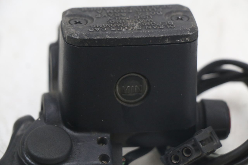 photo de FRONT BRAKE MASTER CYLINDER BMW C1 125 (2000 - 2003) - Technical close-up