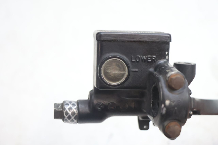 photo de FRONT BRAKE MASTER CYLINDER HONDA CB TWO FIFTY 250 (1991 - 2002) - Zoom on usage condition