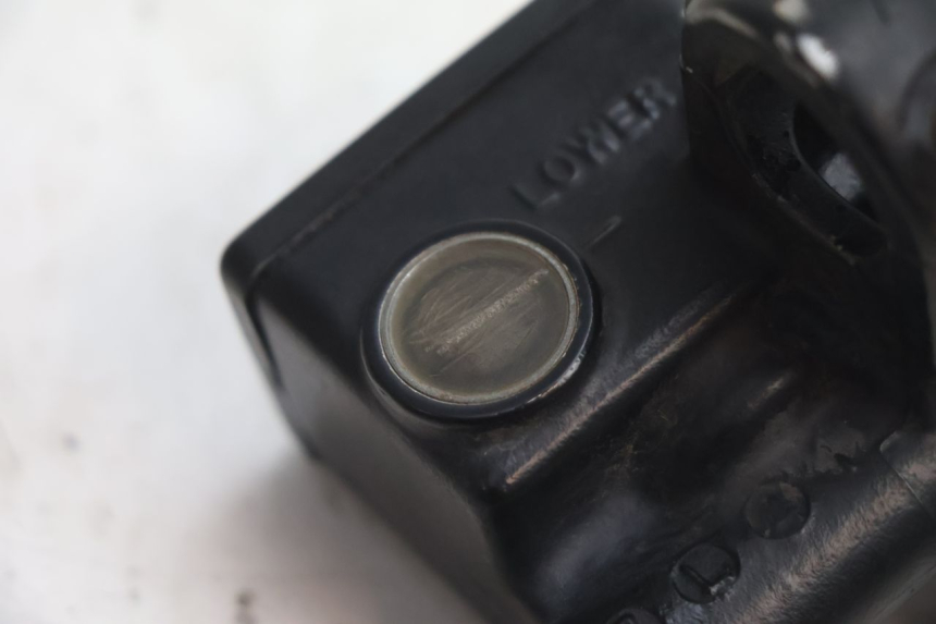 photo de FRONT BRAKE MASTER CYLINDER HONDA CB TWO FIFTY 250 (1991 - 2002) - Alternative perspective