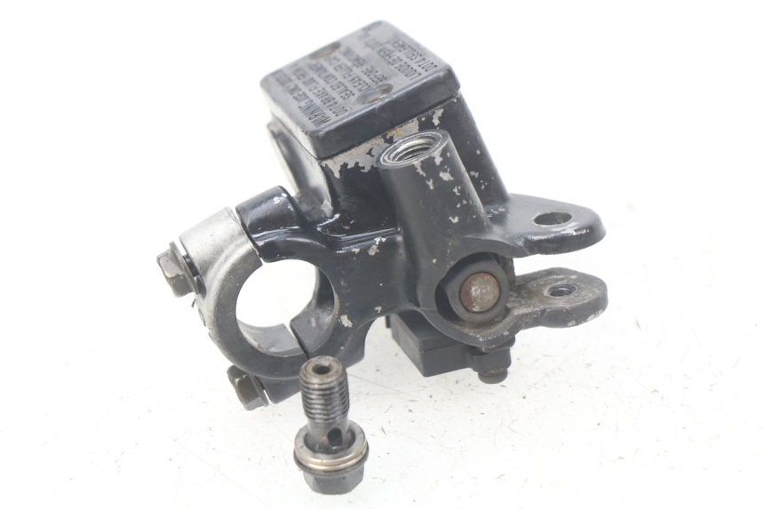 photo de FRONT BRAKE MASTER CYLINDER HONDA CBR R 125 (2003 - 2006) - Zoom on usage condition