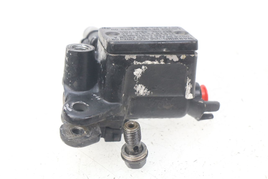 photo de FRONT BRAKE MASTER CYLINDER HONDA CBR R 125 (2003 - 2006) - Alternative perspective