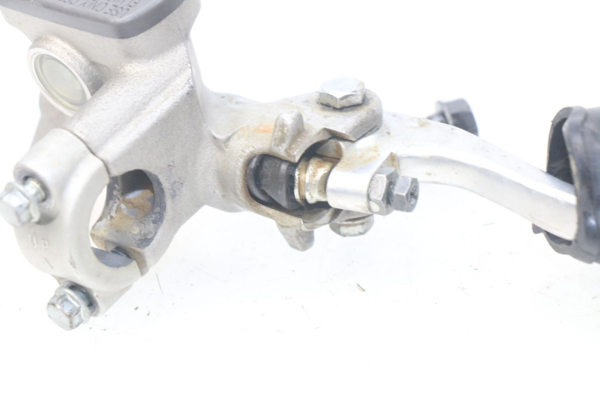 photo de FRONT MASTER CYLINDER HONDA CRF 250 (2013 - 2016) - Zoom on usage condition