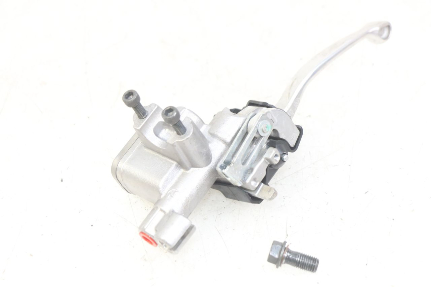 photo de FRONT BRAKE MASTER CYLINDER YAMAHA D'ELIGHT DELIGHT 125 (2017 - 2020) - Zoom on usage condition