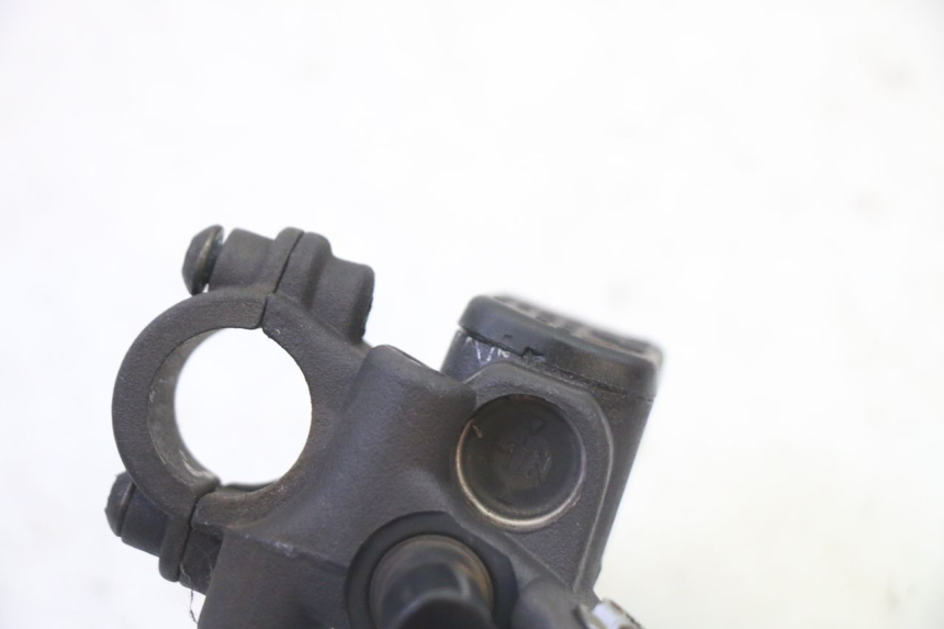 photo de FRONT MASTER CYLINDER PEUGEOT ELYSTAR 50 (2002 - 2014) - Technical close-up