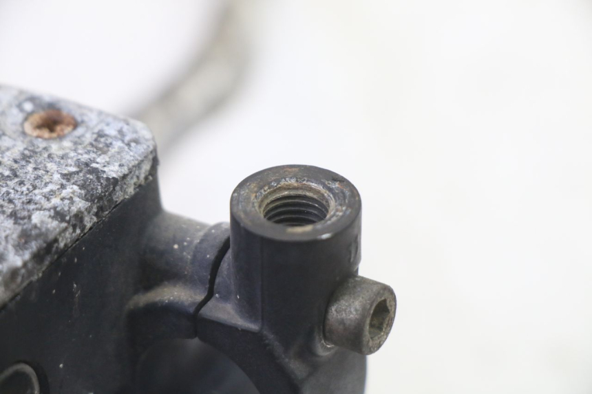 photo de FRONT BRAKE MASTER CYLINDER APRILIA ETX 125 (1998 - 2002) - Fixing points details