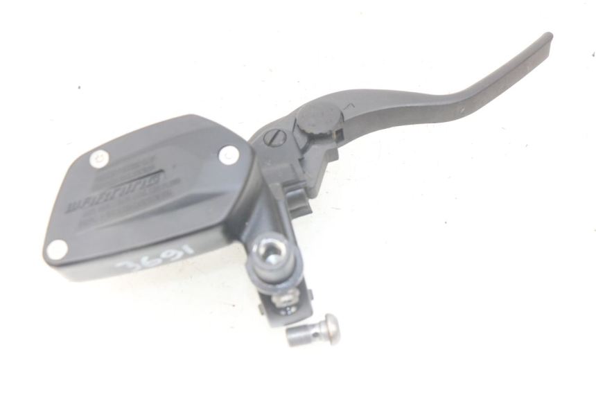 photo de FRONT BRAKE MASTER CYLINDER BMW F GS K81 850 (2018 - 2023) - Technical close-up