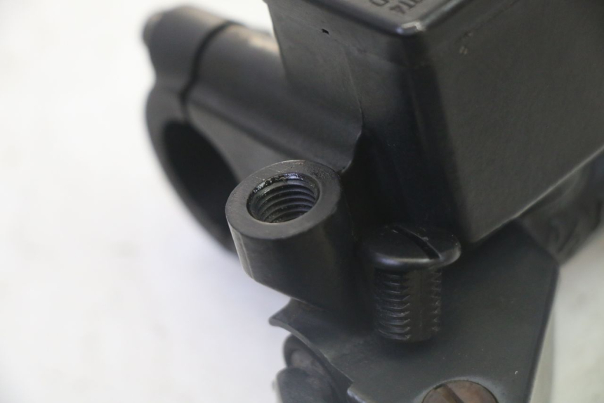 photo de FRONT MASTER CYLINDER HONDA FES S-WING SWING ABS 125 (2007 - 2015) - Technical close-up