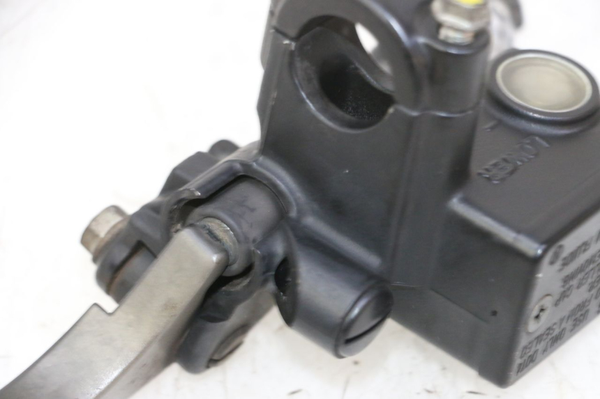 photo de FRONT MASTER CYLINDER HONDA FES S-WING SWING ABS 125 (2007 - 2015) - Alternative perspective