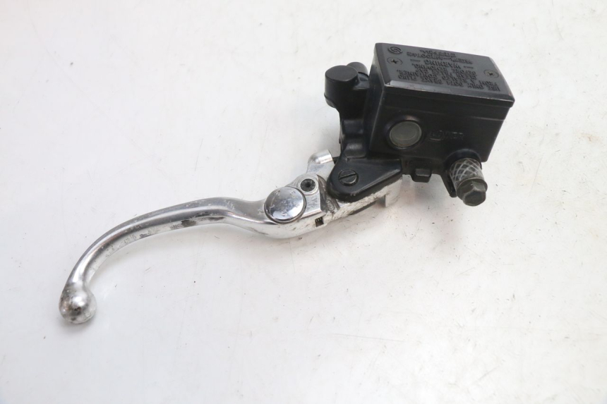 photo de FRONT BRAKE MASTER CYLINDER YAMAHA FJR 1300 (2001 - 2005) - Alternative perspective
