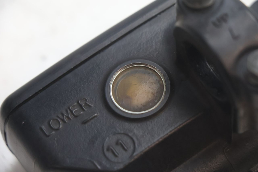 photo de FRONT BRAKE MASTER CYLINDER HONDA FJS SILVER WING SILVERWING 400 (2005 - 2008) - Alternative perspective
