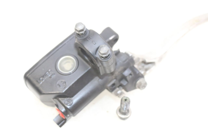 photo de FRONT BRAKE MASTER CYLINDER HONDA FJS SILVERWING SILVER WING 400 (2009 - 2016) - Alternative perspective